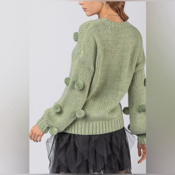 NWT Women’s Pom Pom Knit Oversized Sweater Beautiful Sage / Green Color - Picture 4 of 6